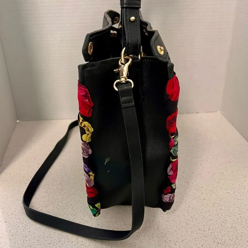 Betsey Johnson Wrapped Up In You Satchel E4